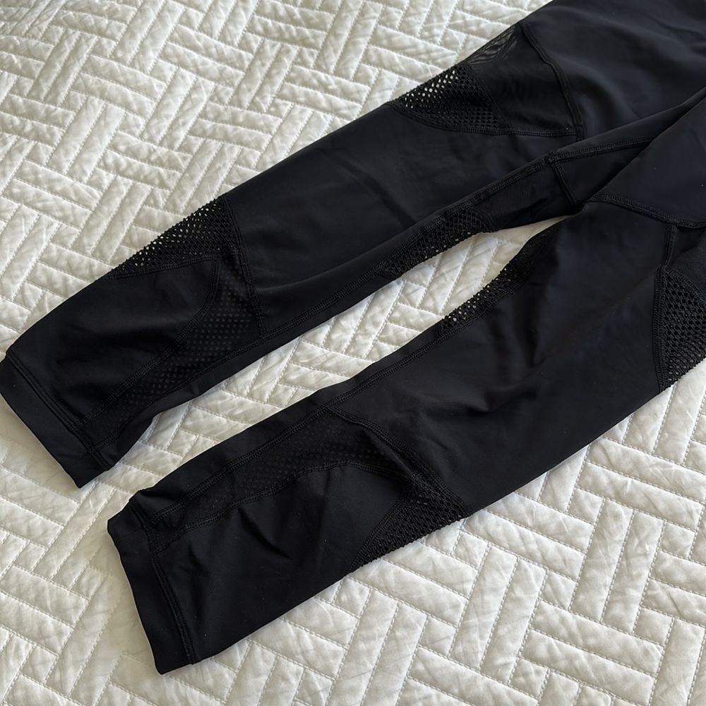 Lululemon Mesh And Netting Capris Black Size 4 Li… - image 5